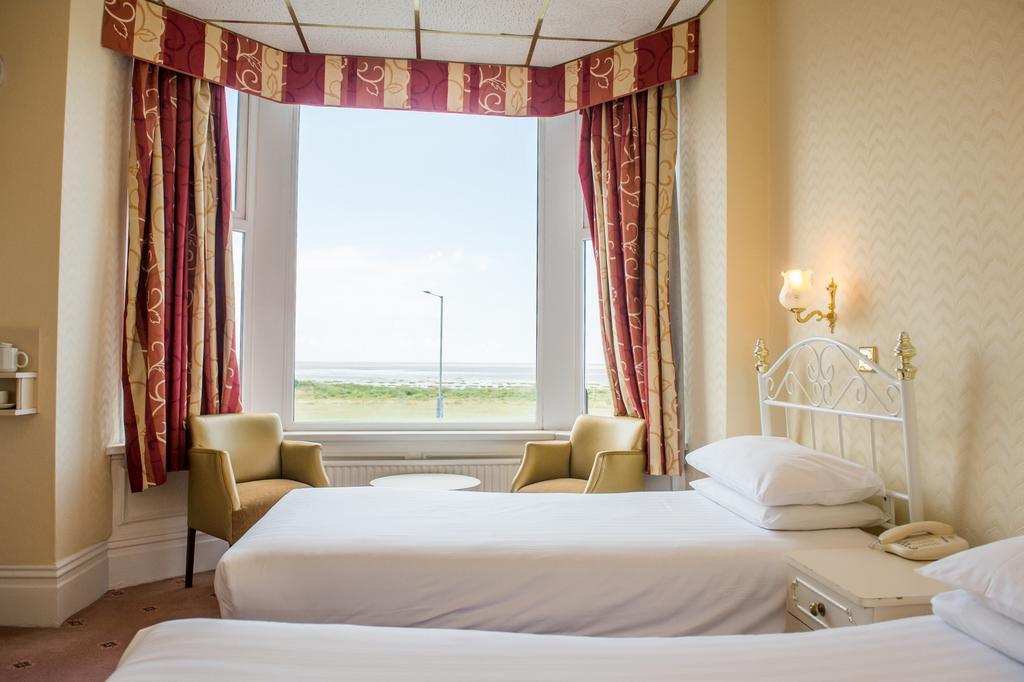 The Chadwick Hotel Литам-Сент-Эннс Экстерьер фото